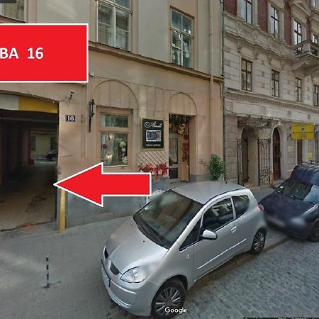 Apartments On Valova 16, On Market Square Lviv Exteriör bild